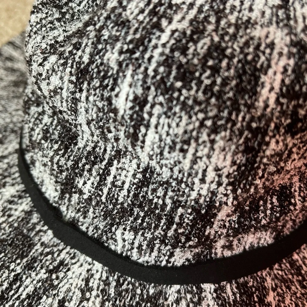 Like new - Structured Knit Hat Sun Hat Panama Hat - black white